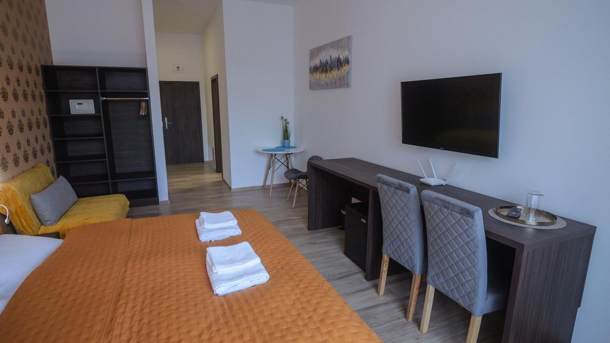 Premium City Centre Bedrooms Prešov Exterior foto